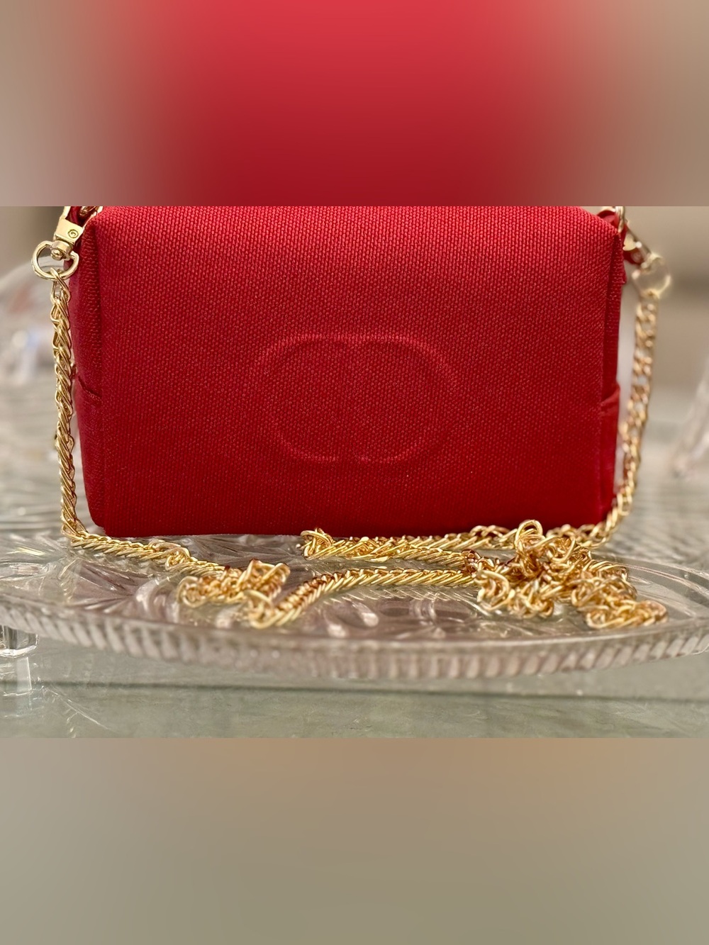 DIOR Beautiful Red Cosmetic Bag with stunning Gold Chain Attached Crossbody - Picture 15 of 16